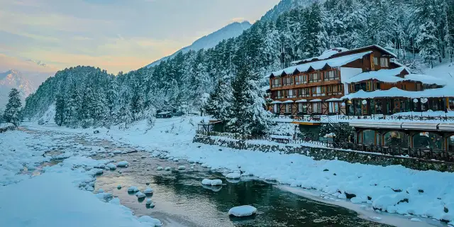 Steady 6 Days Kashmir Tour Package By Train | Swift