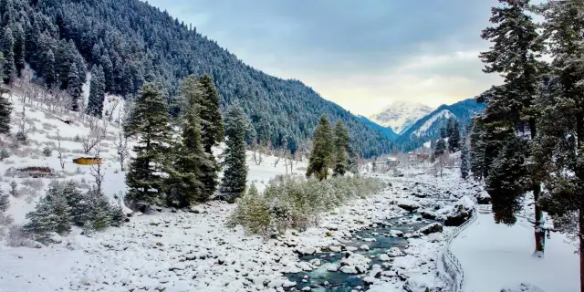 Stark 5 Days Lolab Valley Kashmir Tour Package | Magnetic