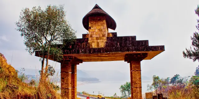 Romantic 6 Days Meghalaya Honeymoon Package | Dreamy