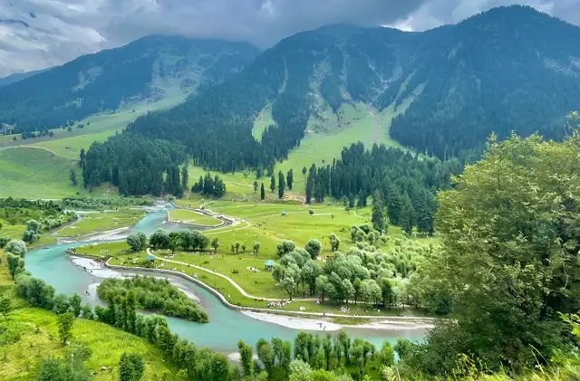 Stunning Kashmir Tour | 6 Nights 7 Days Premium Valley Circuit