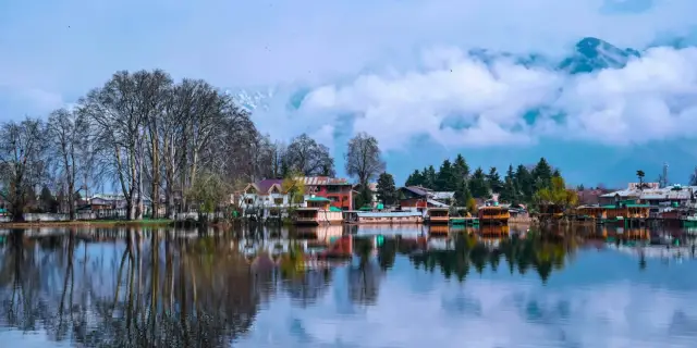 Hallowed 5 Days Sheshnag Lake Kashmir Tour Package | Revered